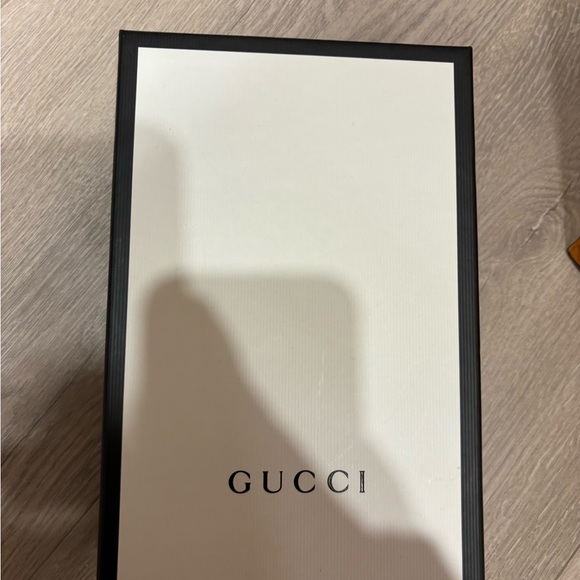 Authentic Gucci bee wallet on chain - Picture 2 of 5